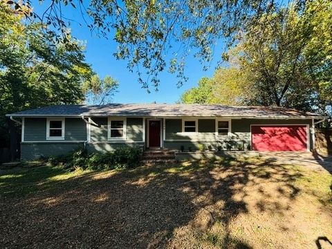 Photo of 700 E Edna Street, Fayetteville, AR 72703 (MLS # 1332038)