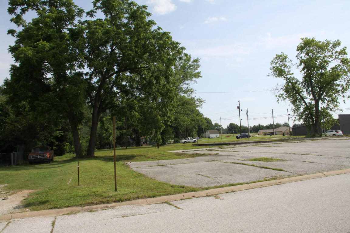 Commercial lot in Northvale Subdivision to the City of Harrison, Arkansas. It's 3/4 of an acre, level lot with scatter trees and zoned C3 with all utilities available. 240' of Cottonwood Road frontage and just East of Seven Brew, off of Highway 65, it is a prime location for our business venture. Don't miss out on this opportunity!