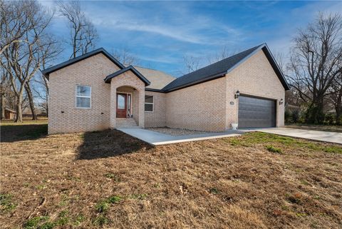 Single Family Residence in Prairie Grove AR 1101 Viney Grove 1.jpg