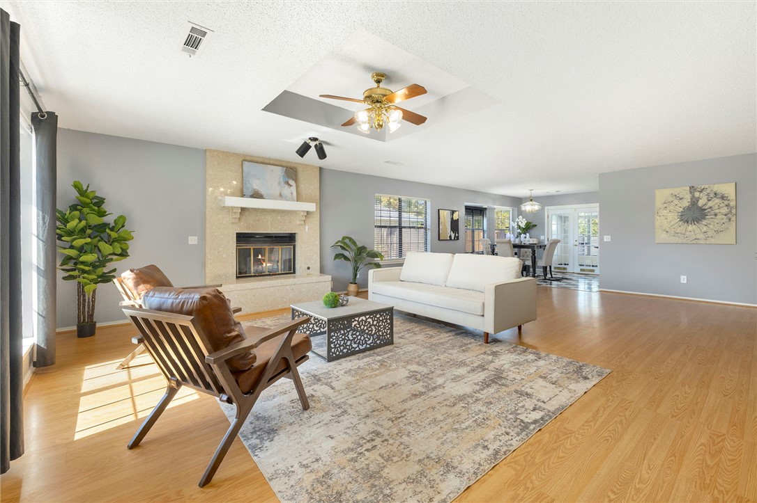 This beautiful 3-bedroom, 2-bath home offers 1,635 sqft of comfort and charm just 6 minutes from the Bentonville Square! Youāll love the easy access to trails, parks, and the new Walmart campus, while still enjoying the peace of a quiet, friendly neighborhood.
Step inside to find fresh interior paint, a spacious layout, and thoughtful updates throughout. Outside, youāll enjoy two covered patios and a newly updated backyard ā perfect for relaxing or entertaining. Plus, the property includes a workshop with electricity and A/C, ideal for hobbies, projects, or extra storage.
Major updates include a new roof (2020) and HVAC system (2022), giving you peace of mind for years to come.
Enjoy the best of Bentonville living ā style, comfort, and convenience, all at an incredible value!