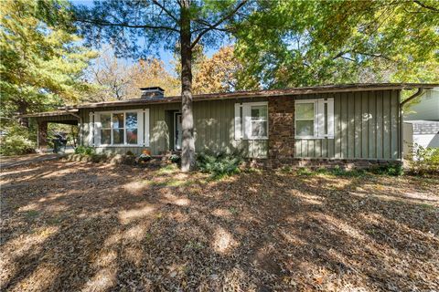 Photo of 1316 Cardinal Drive, Fayetteville, AR 72703 (MLS # 1338774)