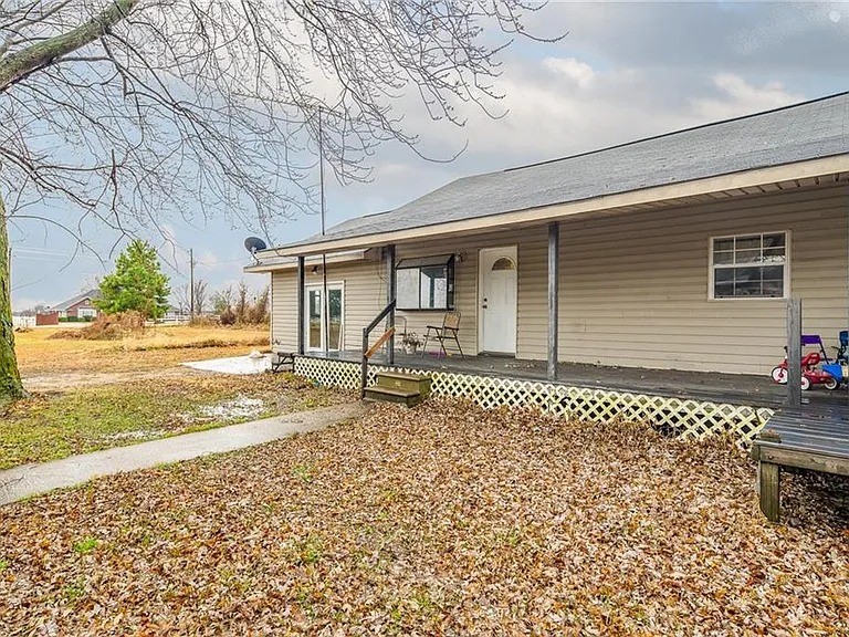 Discover the best of Northwest Arkansas living at 23540 W Highway 12, a delightful home offering a serene escape with easy access to everything you need. This 3-bedroom, 1-bathroom house sits on a generous 0.84-acre lot, providing a private retreat just minutes from Gentry's charming downtown. Best of all seller financing available!