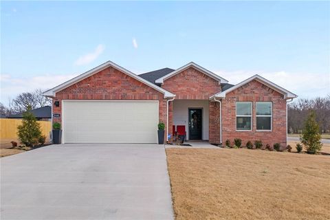 Photo of 3101 N Rooster Street, Siloam Springs, AR 72761 (MLS # 1331448)