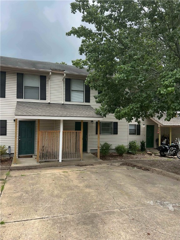 2 Bedroom, 1 and a half bath (the full bathroom is a Jack and Jill bathroom. Pets are negotiable with a pet fee, and a $1275 security deposit. Applications can be filled out online at Encompassarkansas.com.