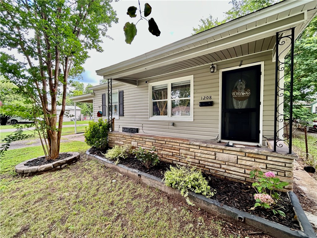 A charming single-family home featuring 2 bedrooms and 1 bathroom within a 960 sq ft layout. Situated on corner lot, this property offers a fenced backyard and a welcoming front porch. Notable updates include a new roof and air conditioning system installed in 2018, and a water heater replaced in 2021. The home is conveniently located just a short walk from the Arkansas River and downtown Dardanelle, providing easy access to local amenities