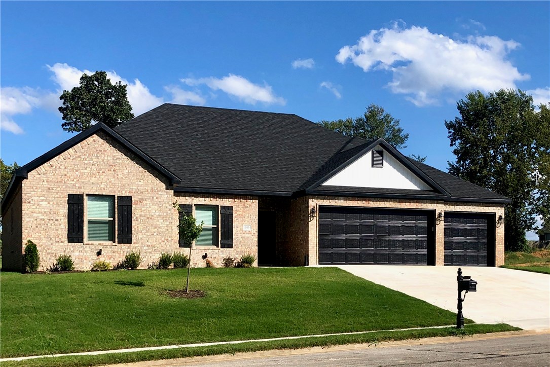 Gorgeous New Construction in Battlefield Estates. 3 Bedroom, 2 Bath, 3 Car Garage at the end of a cul-de-sac. Open, split floor plan with granite counters, walk-in closets, shaker style cabinets, under-mount bathroom sinks......too much to name with this one. This is a Must See! Seller is offering $5000 towards Buyers Concession.