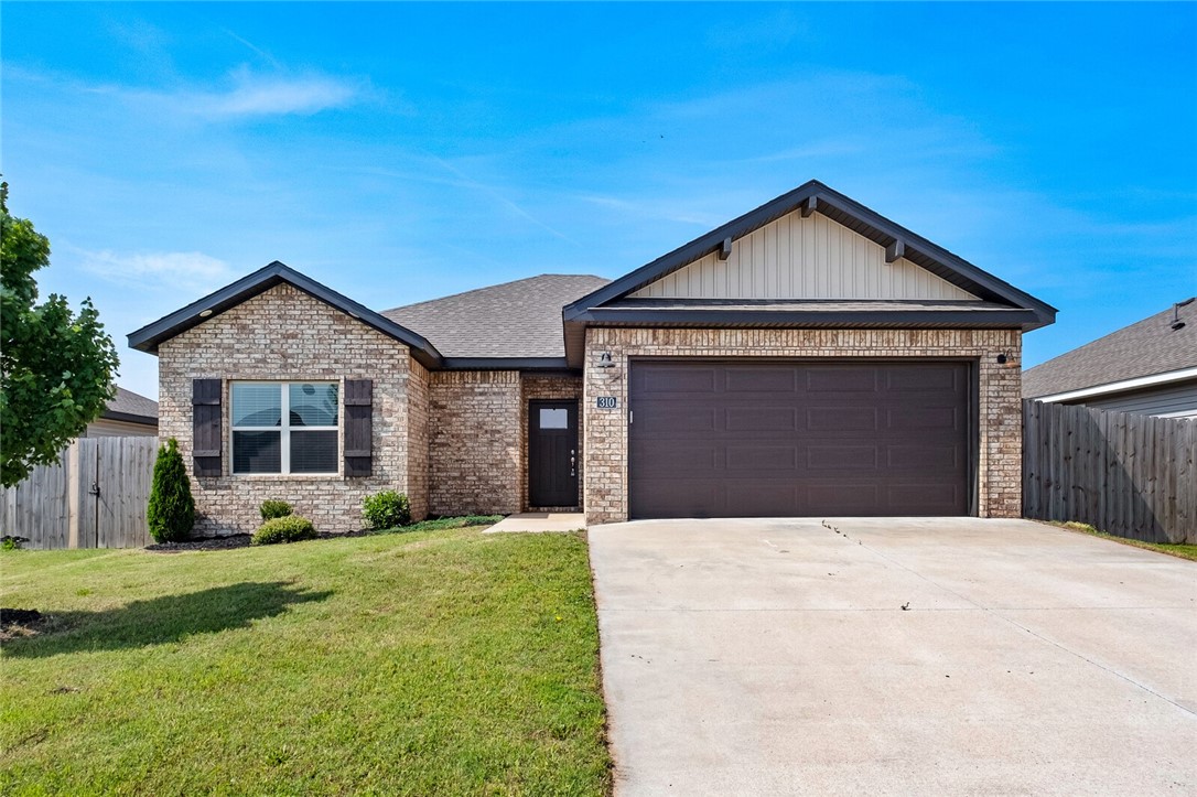 Lovely 3 bed/2 bath in the heart of Centerton! With an open concept living/kitchen area and a split floorplan, you'll have lots of room to entertain while also having your own space. The large fenced backyard and covered patio will be perfect to enjoy the beautiful spring weather that's on its way!
