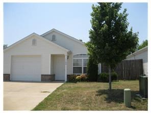 Beautiful home in the Veterans Park Subdivision. Features include 2 bedrooms, 2 baths. Fireplace. Granite counters, Custom Cabinets. Refrigerator and Washer/Dryer provided. Walking distance to Veterans Park.