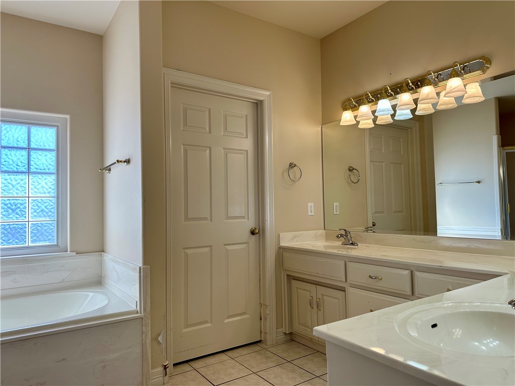 Laurel Crossing Rogers - Residential