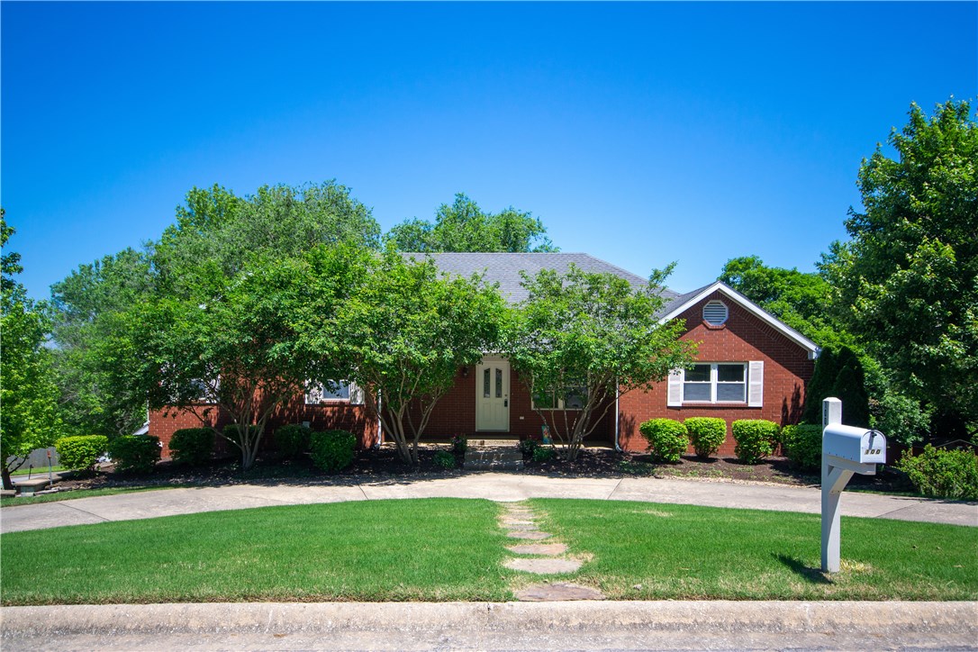 Newly Remodeled, pristine brick home, within walking distance to the lake of Fayetteville. Split floor plan, open concept, wood floors, granite counter tops, large rooms, 3 car garage. Kick back on the balcony that sits just outside the living room and kitchen on the back side of the house. Spend time with family and friends as you entertain in the open space either upstairs in the main living area, or downstairs in the second living area. In the winter time, sit and enjoy the cozy fireplace.