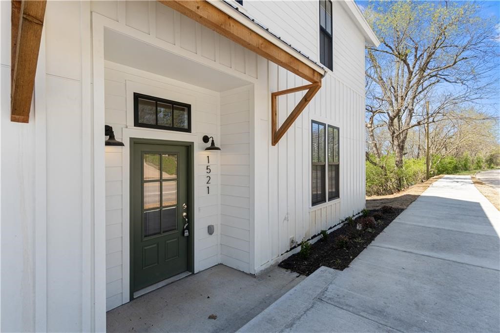 Introducing a rare find in Fayetteville, AR - a 2 or 3 bedroom, 1.5 bath home located just steps away from the University of Arkansas and Razorback Greenway. This charming house boasts high-end finishings and 10-foot ceilings, creating a spacious and inviting atmosphere. Enjoy the convenience of being able to walk to downtown entertainment, while also having easy access to campus and the bus route. The eat-in kitchen is perfect for hosting friends or simply enjoying a quiet meal at home. Ideal for students looking for a comfortable and convenient living space, this home offers the perfect blend of location and luxury.