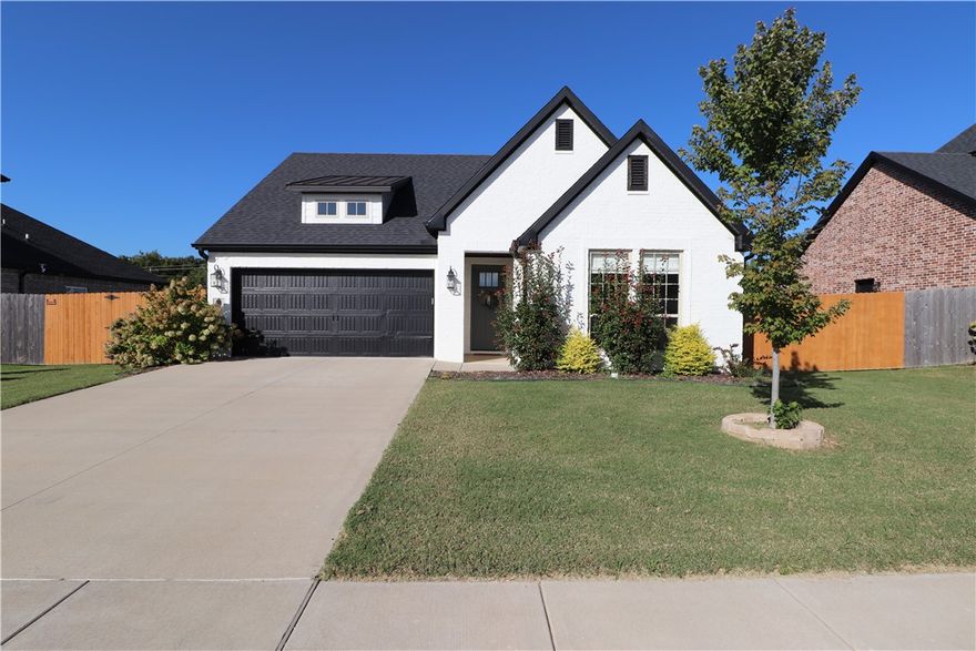 1,866+/- Sq Ft 3 bedroom 2 bath home in an awesome Cave Springs location and convenient to all of NWA. Easy access to HWY 112 and I49 and Mt Hebron Park. Large backyard with 6ft privacy fence, fire pit area, and covered back deck with an outdoor fireplace. Washer/dryer/refrigerator negotiable. Shorter lease terms available