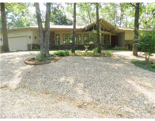 LOVELY RANCH STYLE HOME, W/3 BED, 3.5 BATH, LOTS OF WINDOWS W/CEDAR & STONE ACCENTS EXT. LV RM W/ VAULTED CEILING & STONE FIREPLACE. LOTS OF STORAGE, OVER SIZED GARAGE & NICELY LANSCAPED, INCL ADD'L LOT, A WINNER VIEW OF LAKE WINDSOR, LOWER LEVEL SHOP