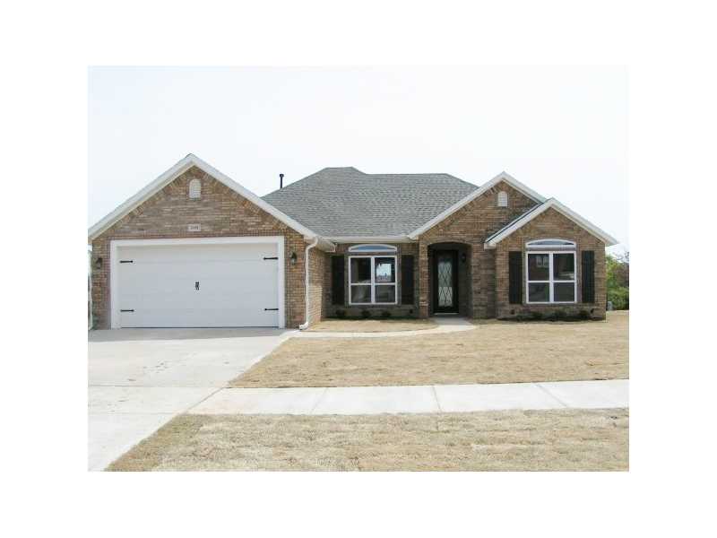 VERY NICE 3/2/2 HOUSE WITH FENCED IN BACKYARD AND COVERED PATIO. OPEN SPLIT FLOOR PLAN, GRANITE COUNTERTOPS THROUGHOUT. SS APPLIANCES, W/D INCLUDED, LARGE WALK IN MASTER CLOSET. AVAIL JUNE 1,FLOORS IN FORMAL DINING. AVAIL JUNE 1 $350 NON-REFUNDABLE PET FEE
