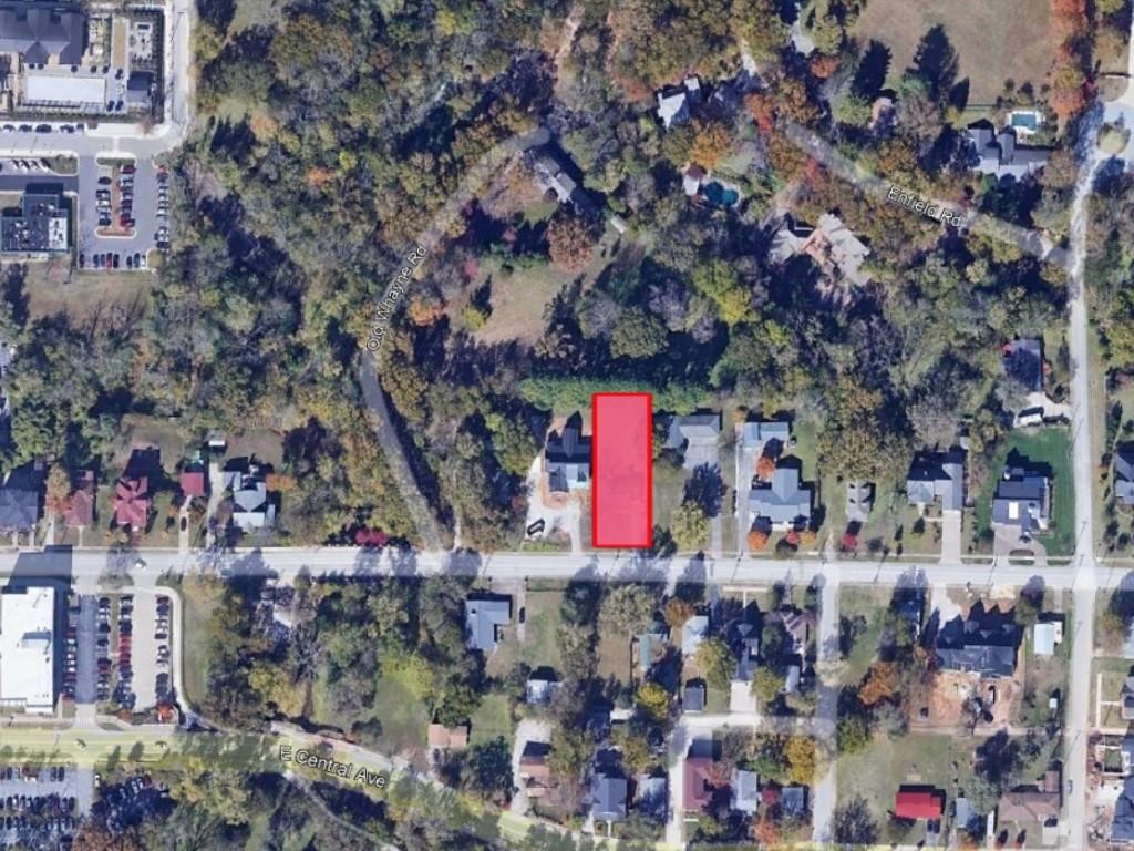 2 blocks from Bentonville Square. This property sits in one of the more desirable area's in all of Northwest Arkansas. The lot is in the heart of downtown Bentonville. Close to Crystal bridges and the bike trails.
