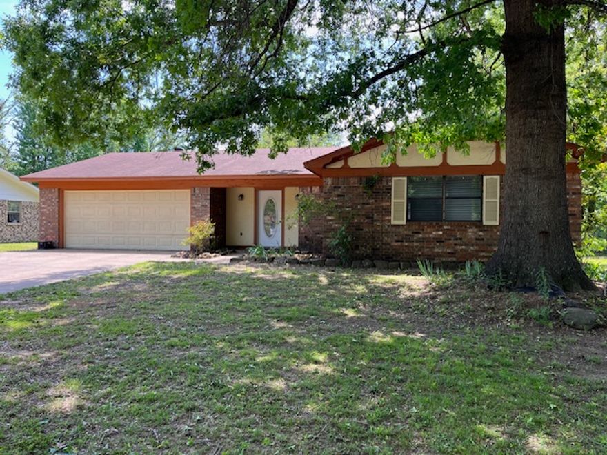 Charming and well-maintained home located at 2106 E 15th Street in Russellville! This inviting property offers a comfortable layout with spacious living areas, abundant natural light, and a warm, welcoming feel throughout.
Situated in an established neighborhood, this home is just minutes from schools, parks, shopping, and all that Russellville has to offer. Whether you're a first-time buyer, downsizing, or looking for a great investment opportunity, this home is full of potential and ready for its next owner.