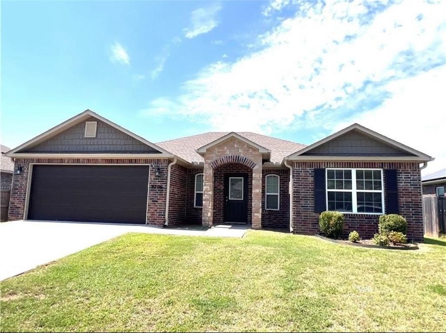 This charming 4Beds, 2 Baths, 2-car Garage, EAST FACING , single-story home features a desirable split floor plan and is located in a growing area close to XNA Airport and the Walmart Distribution Center. Situated in the highly regarded Bentonville School District, it offers SOLAR PANELS for energy savings, a covered patio for outdoor enjoyment, and a host of thoughtful upgrades throughout.