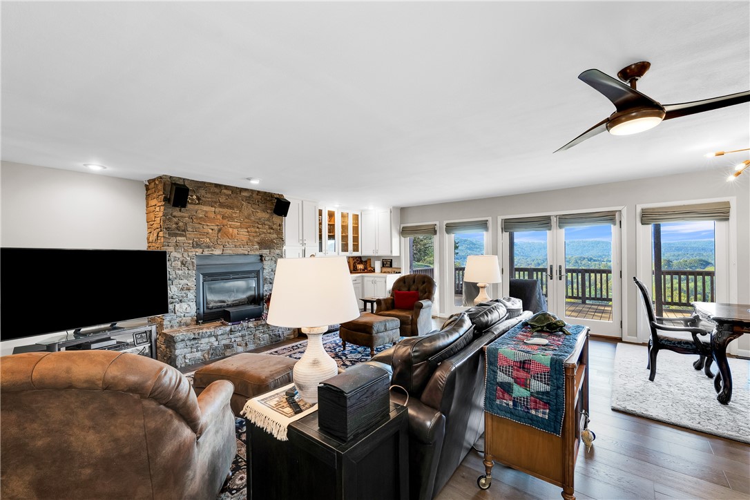 Unit 116 Holiday Island - Residential