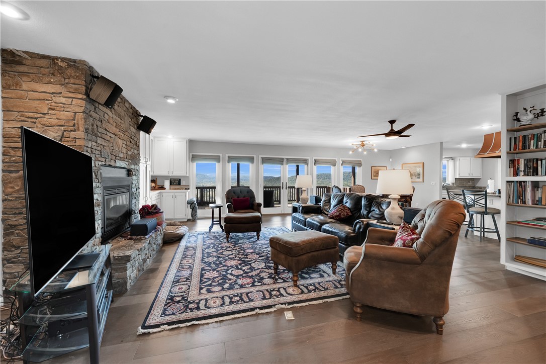 Unit 116 Holiday Island - Residential