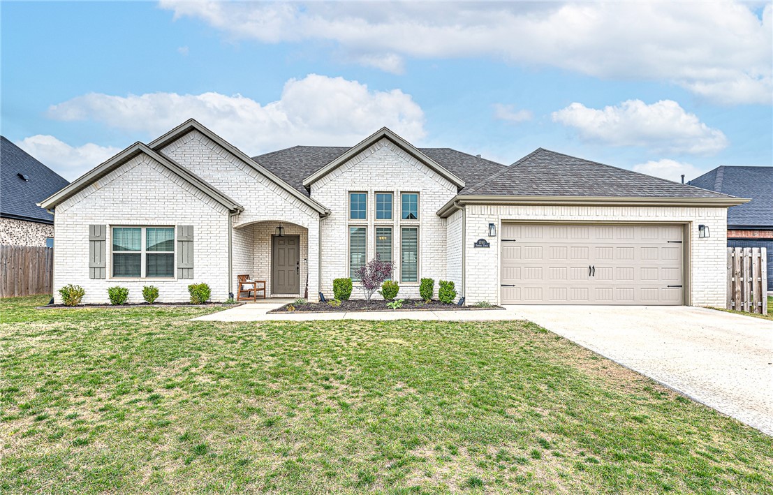 Discover this delightful 3-bedroom, 2-bathroom home located in the Sunrise Ridge subdivision of Centerton! Built in 2020, this house spans 2,066 square feet and has only had one owner. Cozy up by one of the two fireplaces ā one in the living room and the other on the patio. This home is conveniently situated near excellent biking paths, Cornerwoods Park and Bentonville West High School. This home is perfect for those looking for an active lifestyle in a peaceful setting. Don't let this fantastic opportunity pass you by!