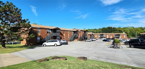 Photo of 920 N Leverett Avenue 705 #705, Fayetteville, AR 72701 (MLS # 1325646)