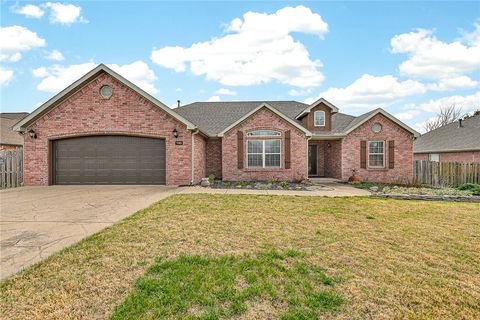 Photo of 750 Sienna Drive, Centerton, AR 72719 (MLS # 1341431)