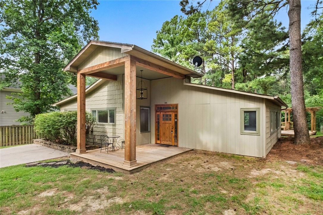 Welcome to 191 N Palmer Ave — a rare opportunity to own a spacious, 6-bedroom home just steps from the University of Arkansas campus! Whether you’re looking for the perfect game day headquarters, a student rental, or your own slice of Fayetteville in the heart of the action, this charming property delivers.
Tucked in one of the most desirable areas of town, you’ll love being able to walk to Razorback Stadium, campus events, and Dickson Street in minutes. Inside, you’ll find a beautifully maintained home with recent upgrades, including:
New carpet and LVT flooring in several rooms (2020 & 2023)
Full interior paint (2020)
New hot water heater (2020)
New mini-split system (2021)
Comprehensive electrical upgrade (2020)
Plus: updated back door, plumbing, waterproofing & more
The layout offers space for everyone, with six bedrooms that make it ideal for roommates, guests, or a growing family. This is a prime investment opportunity in an unbeatable location with incredible long-term potential.