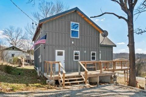 Photo of 101 Broadview Road, Sulphur Springs, AR 72768 (MLS # 1337592)