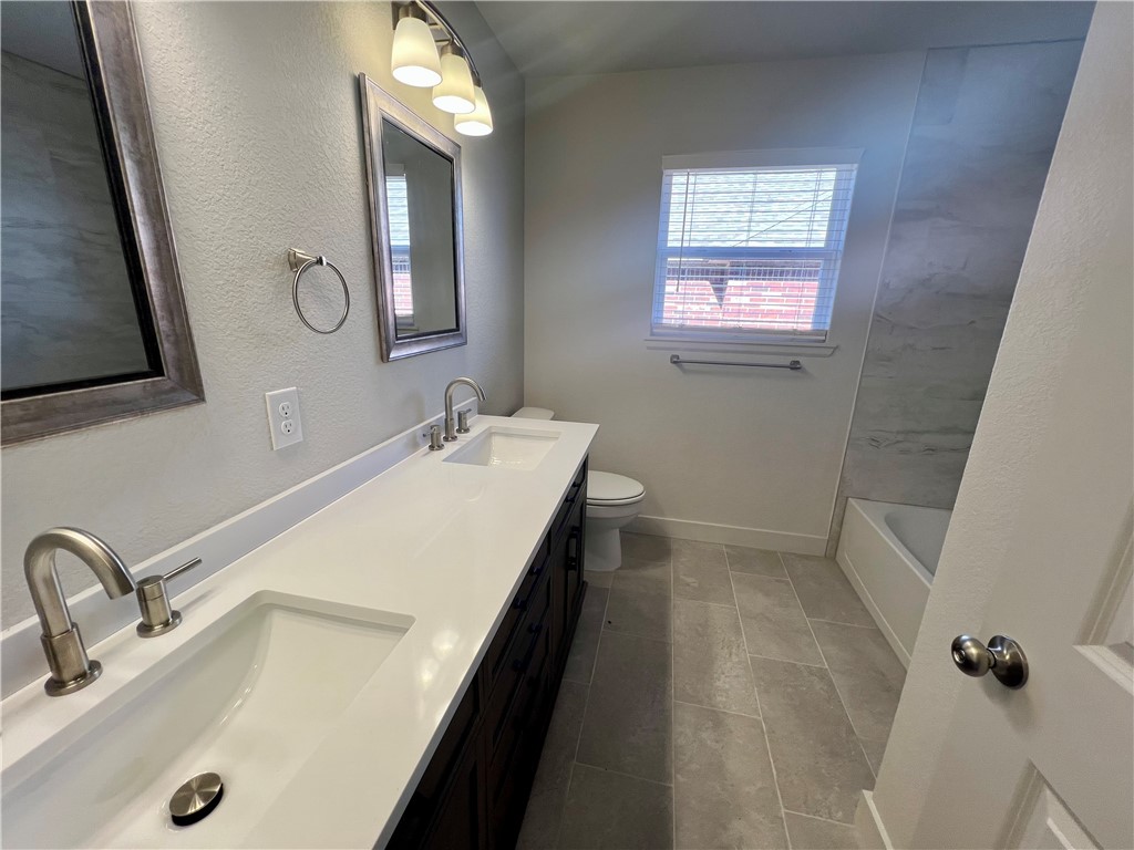 Oaks, The Ph 2 Gentry - Residential Lease