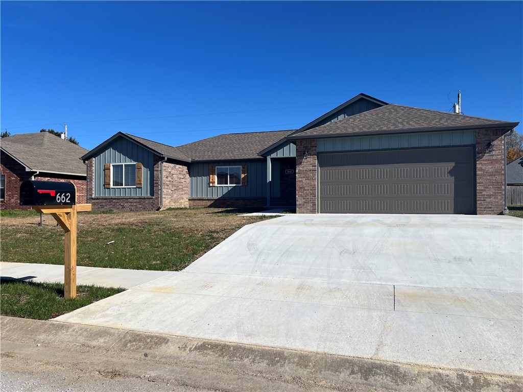 Oaks, The Ph 2 Gentry - Residential Lease