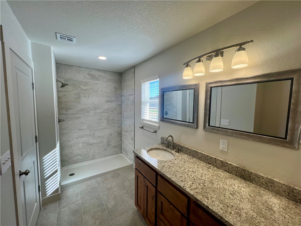 Oaks, The Ph 2 Gentry - Residential Lease