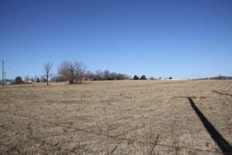 Great commercial location next to FedEx and Home Depot. Fronting on Gipson & Rock Springs Rd.