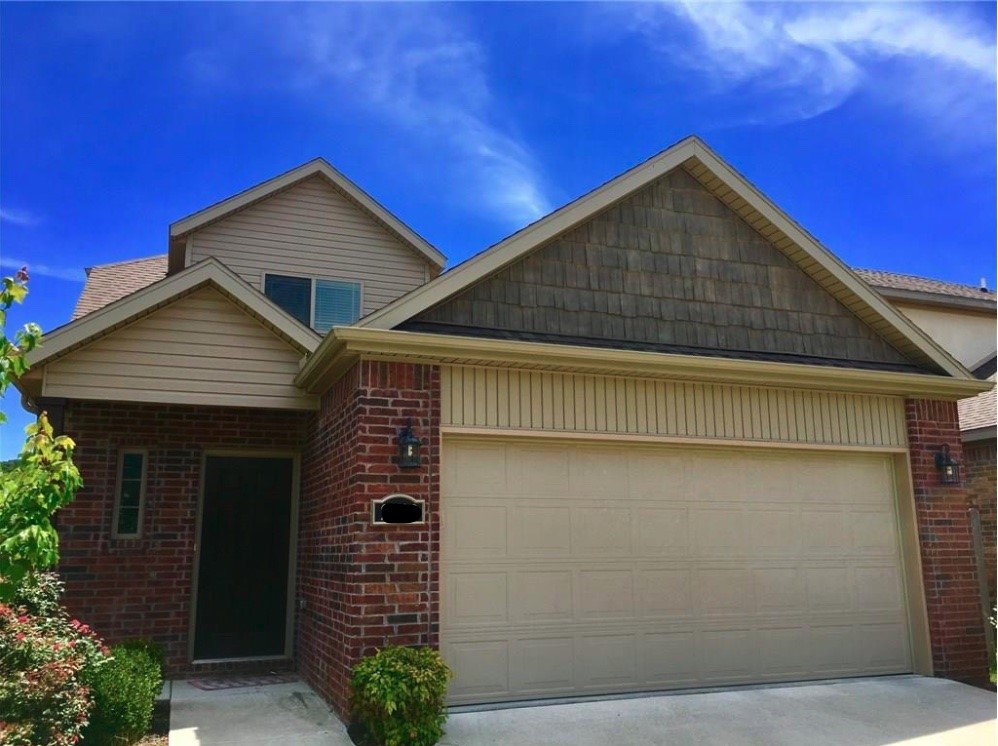 Great single family house that is centrally located in Fayetteville. Kitchen and bathrooms have granite counters. There is one bedroom on the main level and two upstairs. All bedrooms have good sized closets. Landlord to provide fridge, washer and dryer. Backyard has covered patio. Close to restaurants, grocery, bike path and on bus route.