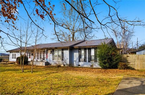 Photo of 625 W Allison Avenue, Stilwell, OK 74960 (MLS # 1331599)