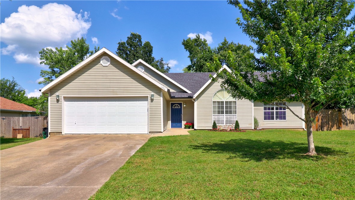 Meticulously refreshed and surprisingly spacious, this one-level home blends style and function with an amazing layout, vaulted ceiling, and beautiful brick fireplace. You will appreciate the spacious kitchen, the seamless indoor/outdoor flow onto a private backyard patio, and the value of a turnkey home in a highly accessible Fayetteville location. Schedule your showing todayāthis property is a must-see!