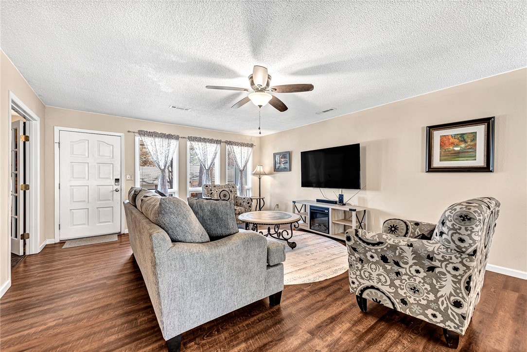 Townhouse Tct 3 A/K/A Drake Court Bvv - Residential