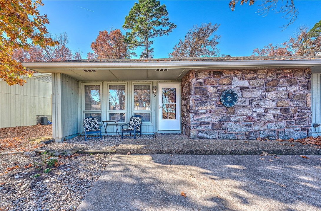 Townhouse Tct 3 A/K/A Drake Court Bvv - Residential