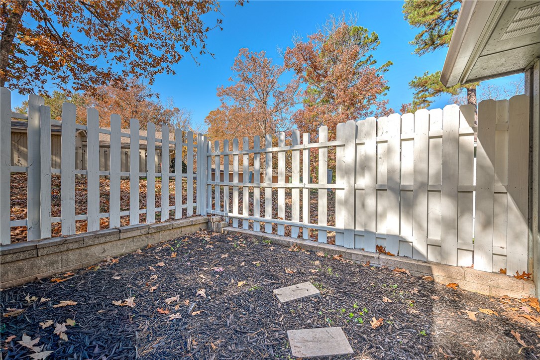 Townhouse Tct 3 A/K/A Drake Court Bvv - Residential