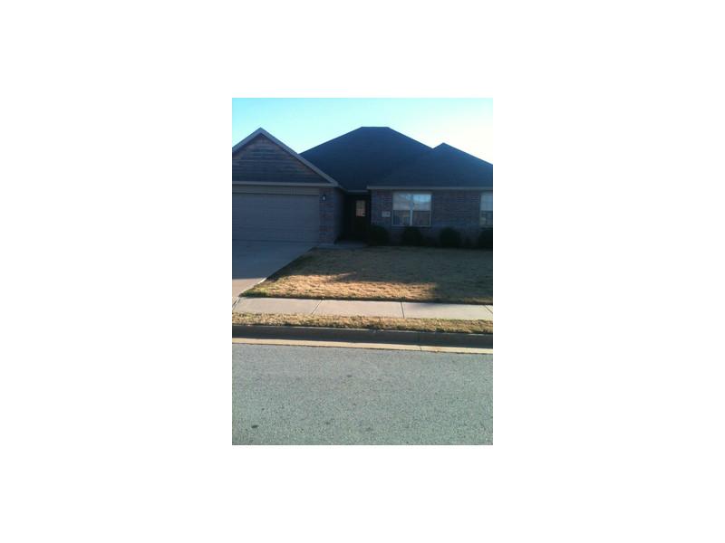 Beautiful 4 bedroom home near Walmart home office. Close to shopping. Near great schools.
