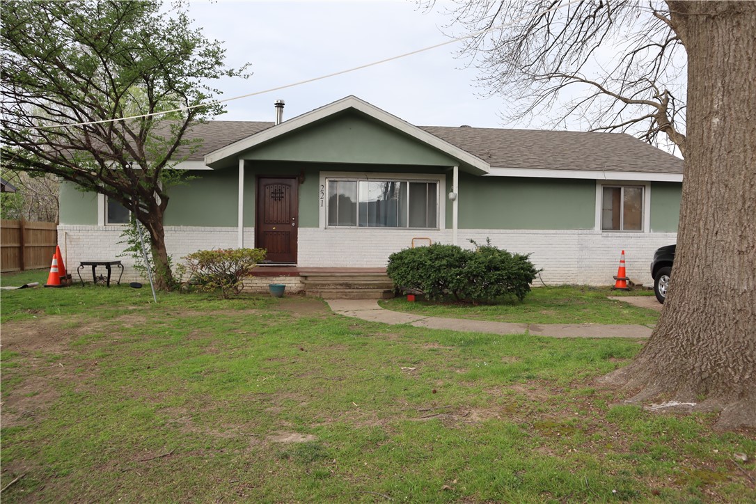 Great starter home or investor home opportunity! AC unit is 6 months old. Roofing is no more than 3 years old. Water heater is about 2 years old. Seller willing to offer buyer incentives for the right offer.
This home has three bedrooms and one bathroom plus a bonus room that can be easily transformed into an office or another bedroom. It also has a detached building/shop for hobbies or storage. Home is fully fenced for our furry friends. Home is currently being rented for $1,400 a month.