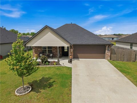 Photo of 1807 E Endura Park Drive, Siloam Springs, AR 72761 (MLS # 1344361)