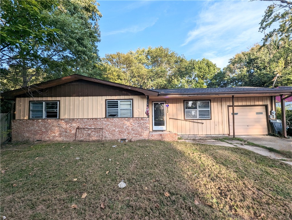 Welcome To Your Next Home! Handyman Special. Needs TLC. Come Put Your Design To Work And Make It Your Own. Spacious 3 Bed, 2 Bath Convenient To 412, Downtown & All That Siloam Has To Offer. Updated Heat/Air. \ The Home Features 2 Living Areas, Master w/ Attached Bath, Large 0.26 Acre Lot w/ Fenced Yard, Storage Building & Large Covered Patio. New Roof Approx 2019. SOLD AS-IS! Cash Or In House Only.
