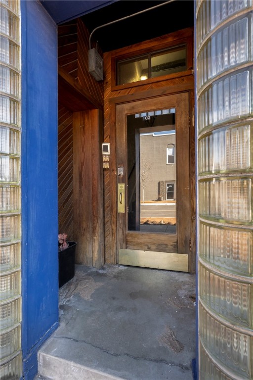 Discover timeless elegance in the heart of downtown Springdale with our 2-bed, 2-bath historical apartment. Perfectly blending historic charm with modern comfort, it's your sanctuary in the bustling city.
