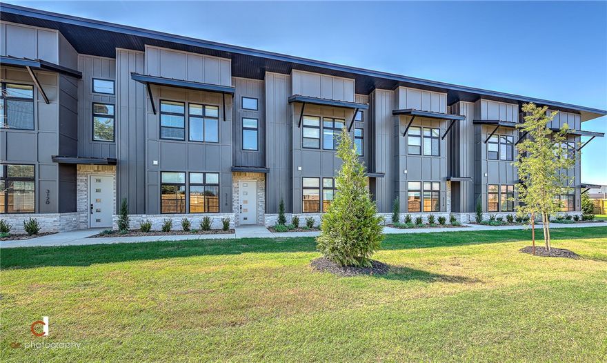 Move In Specials (Two Options):&#xD;&#xA;1. Free first month rent w/ 13 month lease&#xD;&#xA;2. Waived deposit w/ 12 month lease&#xD;&#xA;Welcome to Parkside Row, centrally located in Bentonville off Rainbow Curve.  Enjoy the private covered patio between the back door and detached 2 car garage.  All appliances included.  Units are located across the street from Phillips Park and within 2.5 miles to the Walmart Home office and Bentonville High School, and a straight shot to all things Downtown Bentonville!