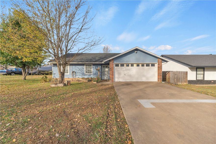 Beautiful home with spacious bedrooms, spacious back yard, close to downtown Rogers and Lake Atalanta. Easy access to Monte Ne/Beaver Lake. Tile flooring in living area, vaulted ceilings, new roof and much more.