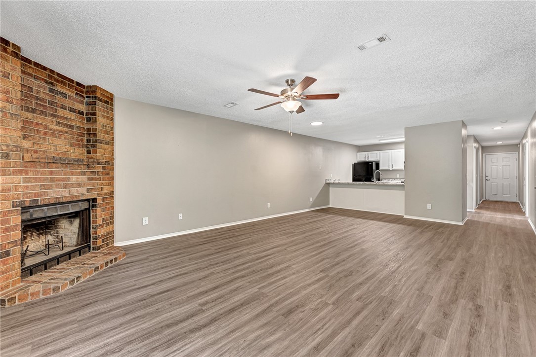 Photo 2 of 16 of 1658 N Boxley Avenue townhome