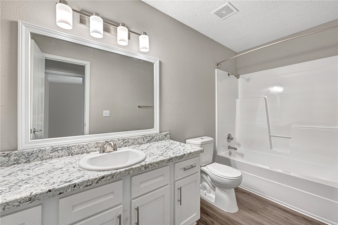Photo 12 of 16 of 1658 N Boxley Avenue townhome