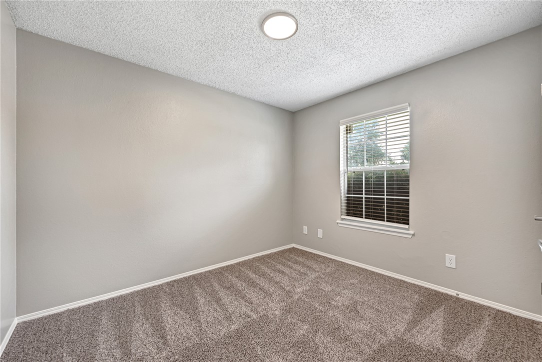 Photo 8 of 16 of 1658 N Boxley Avenue townhome