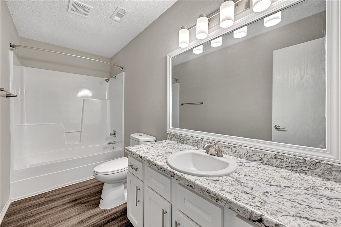 Photo 10 of 16 of 1658 N Boxley Avenue townhome