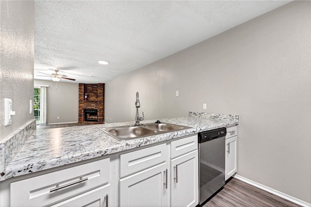 Photo 5 of 16 of 1658 N Boxley Avenue townhome